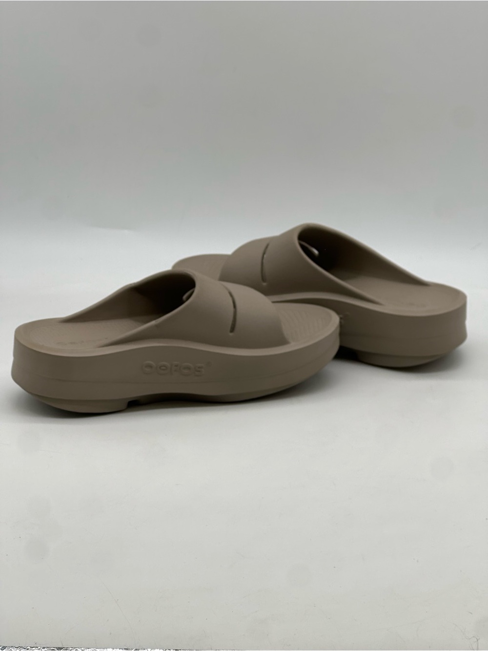 OOFOS OOmega OOahh Wedge Sandals. Size 8 - Picture 9 of 10